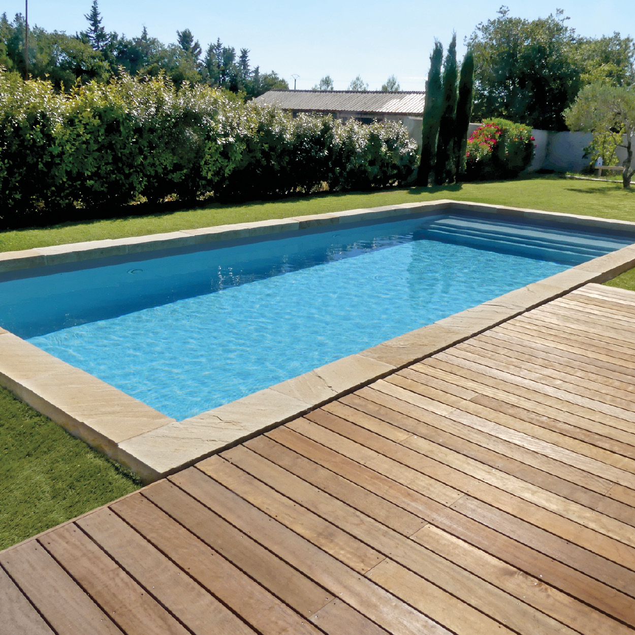 Piscine coque fond plat